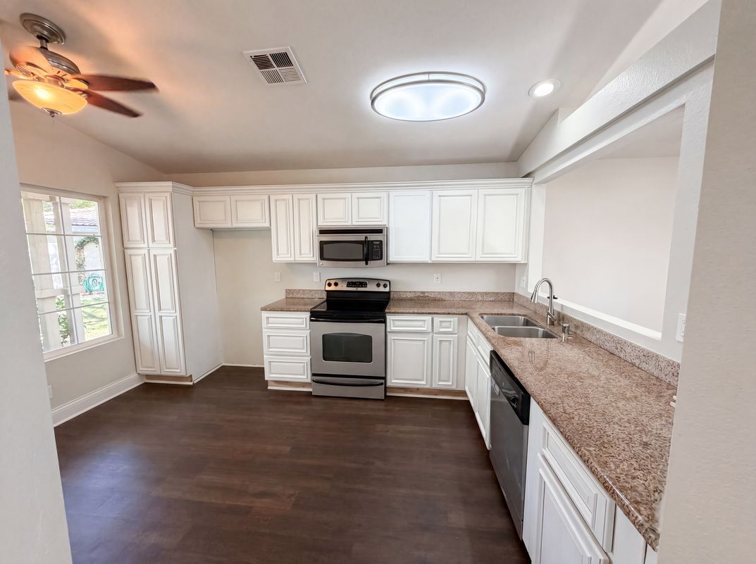 Property photo 2 of 44758 Potestas Dr