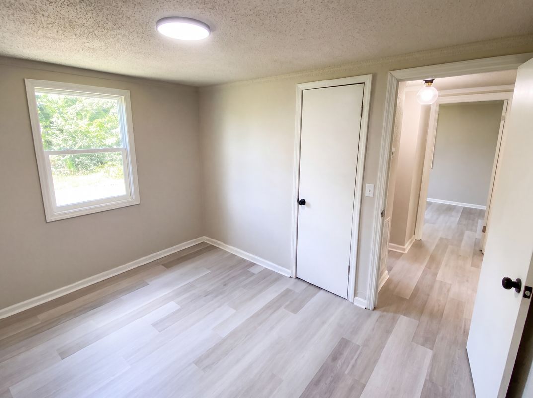 Photo 16 of 32 of 630 S Lee St, Batesburg, SC
