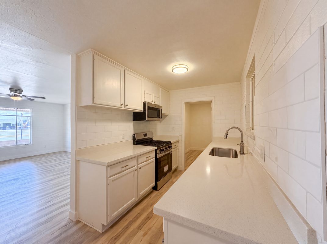 Photo 6 of 21 of 3132 W Bethany Home Rd, Phoenix, AZ