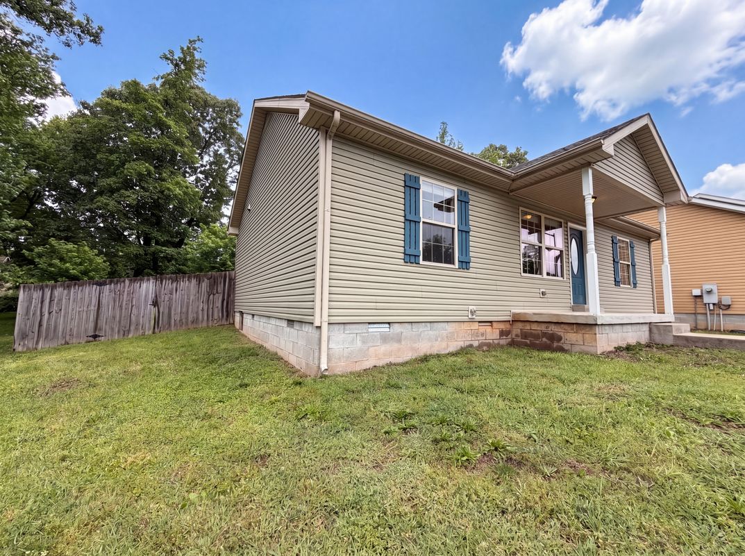 Photo 18 of 19 of 741 Inver Ln, Clarksville, TN