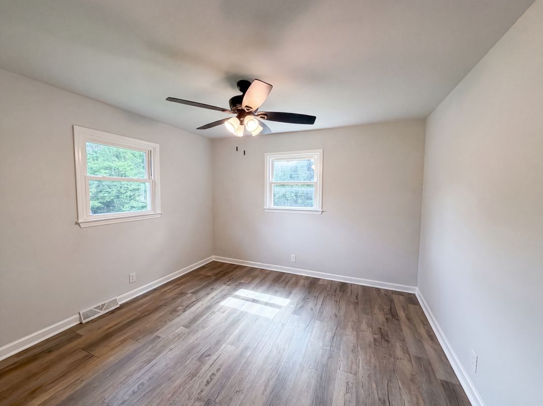 Photo 12 of 21 of 2510 Middleton Dr, Gastonia, NC