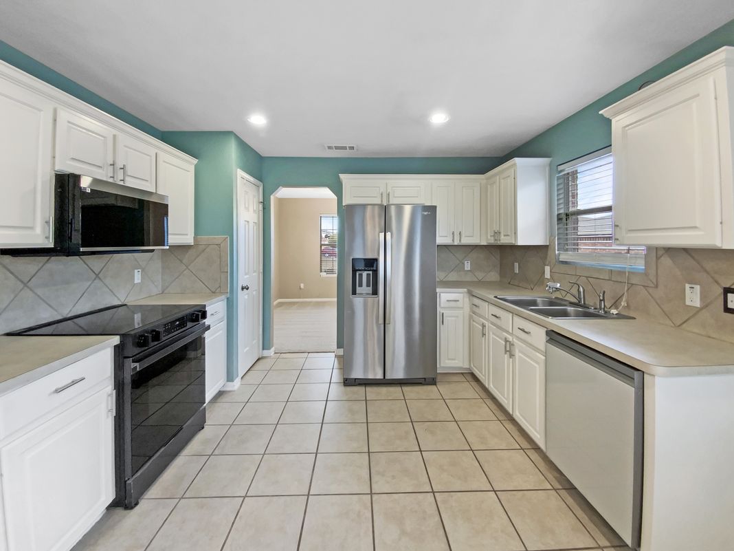 Photo 2 of 16 of 5202 Oster Dr, Killeen, TX