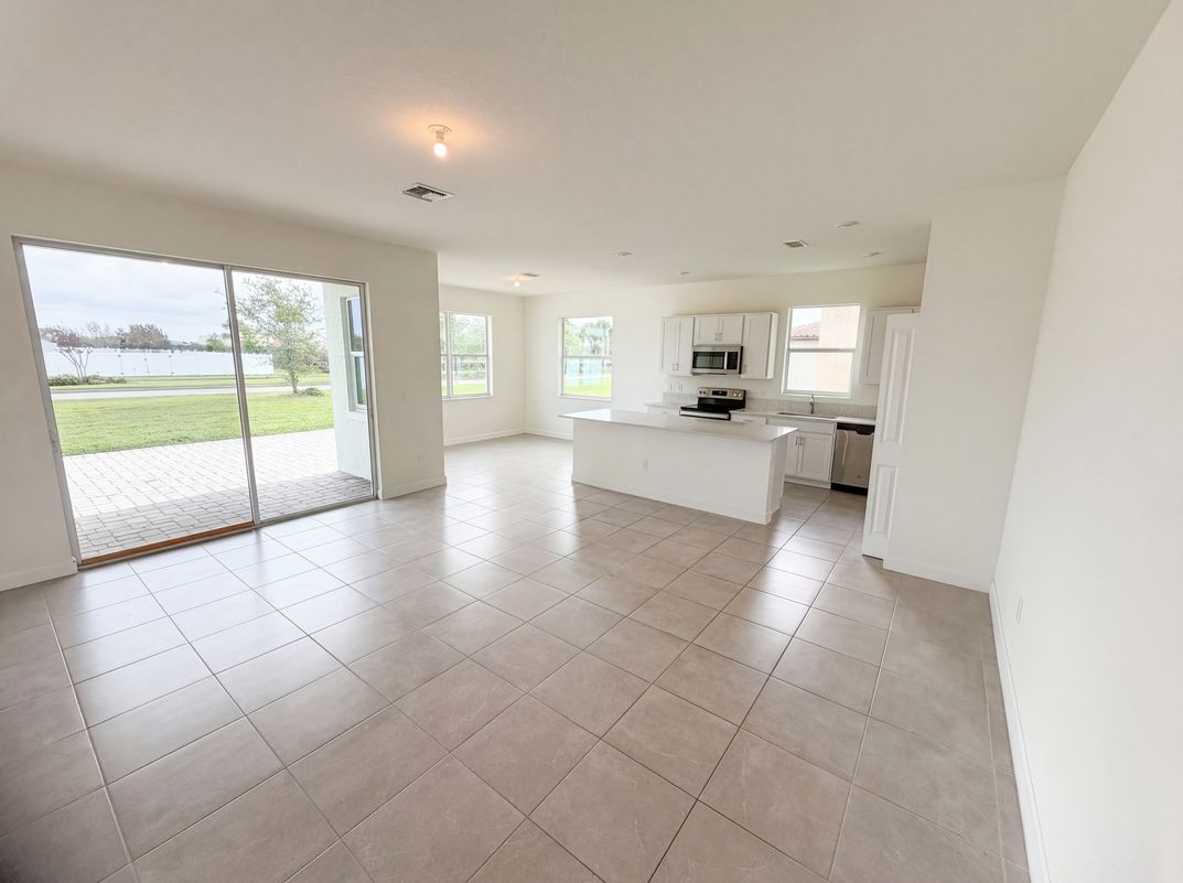 Photo 10 of 42 of 12473 NW Lynch Ln, Port Saint Lucie, FL