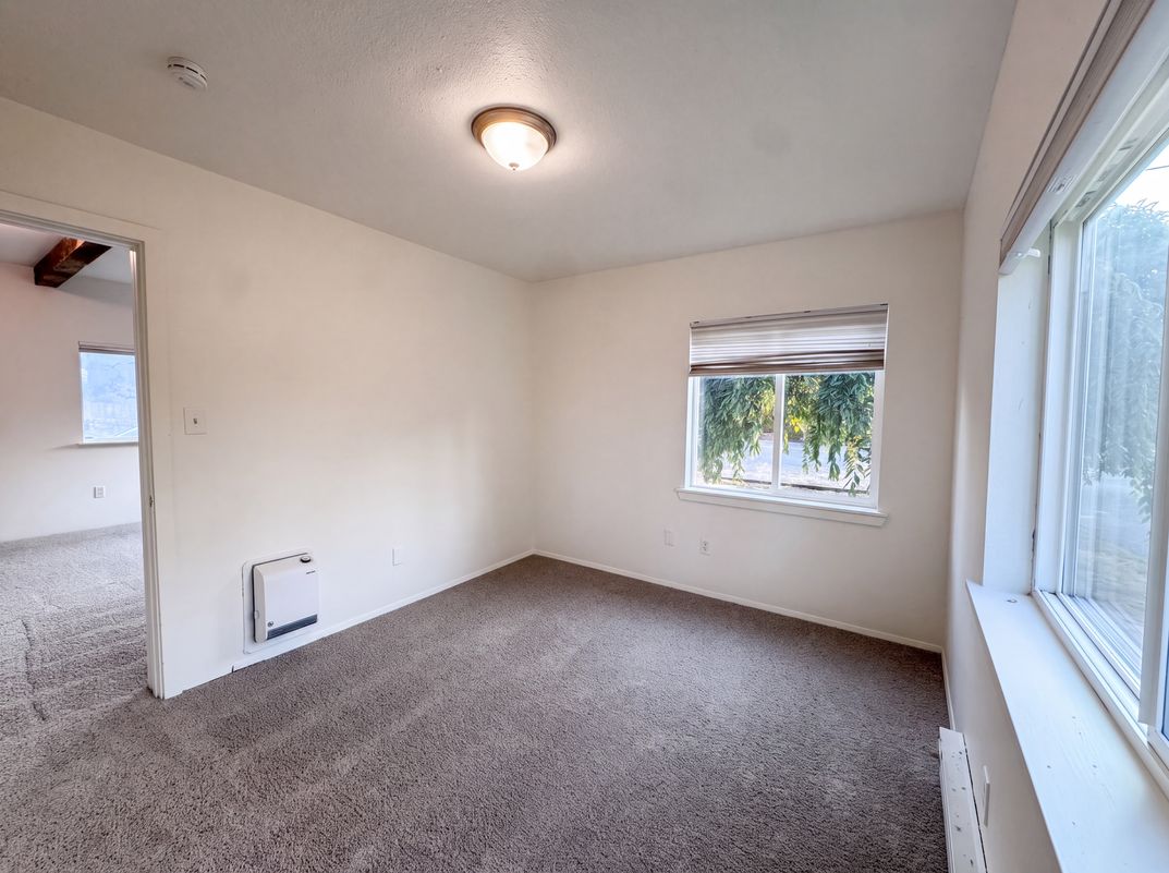 Photo 11 of 17 of 7507 Lower Ridge Rd, Everett, WA