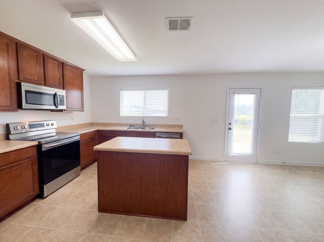 Photo 5 of 26 of 172 Bermuda Lakes Dr, Meridianville, AL