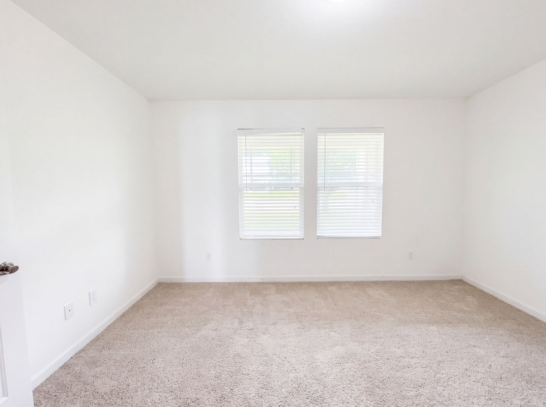Photo 13 of 26 of 172 Bermuda Lakes Dr, Meridianville, AL