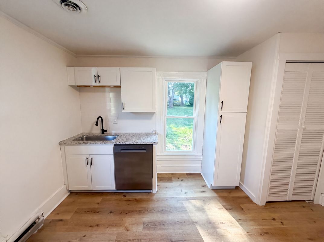 Photo 11 of 17 of 603 Cranbrook St, Greensboro, NC