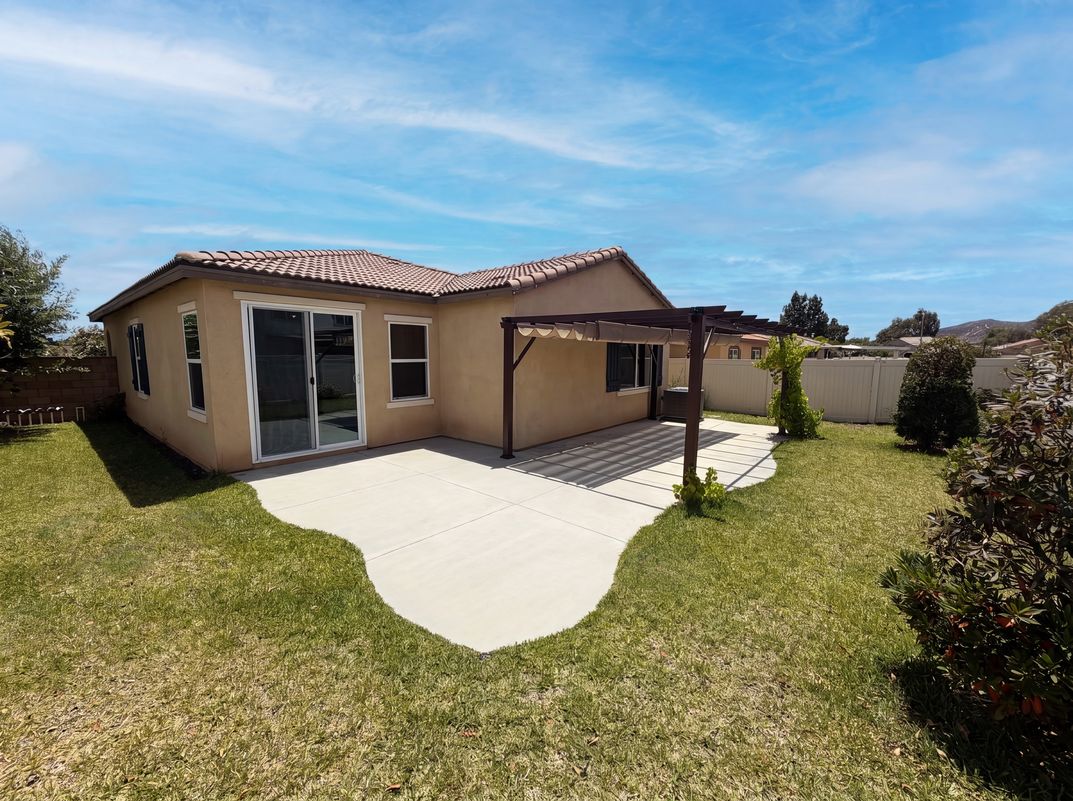 Photo 17 of 19 of 2460 Fernwood Ln, Perris, CA