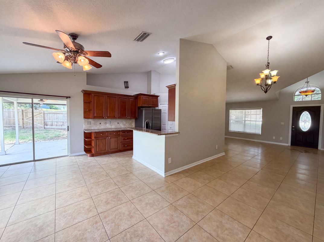 Photo 8 of 29 of 17802 Jefferson St, Oakland, FL