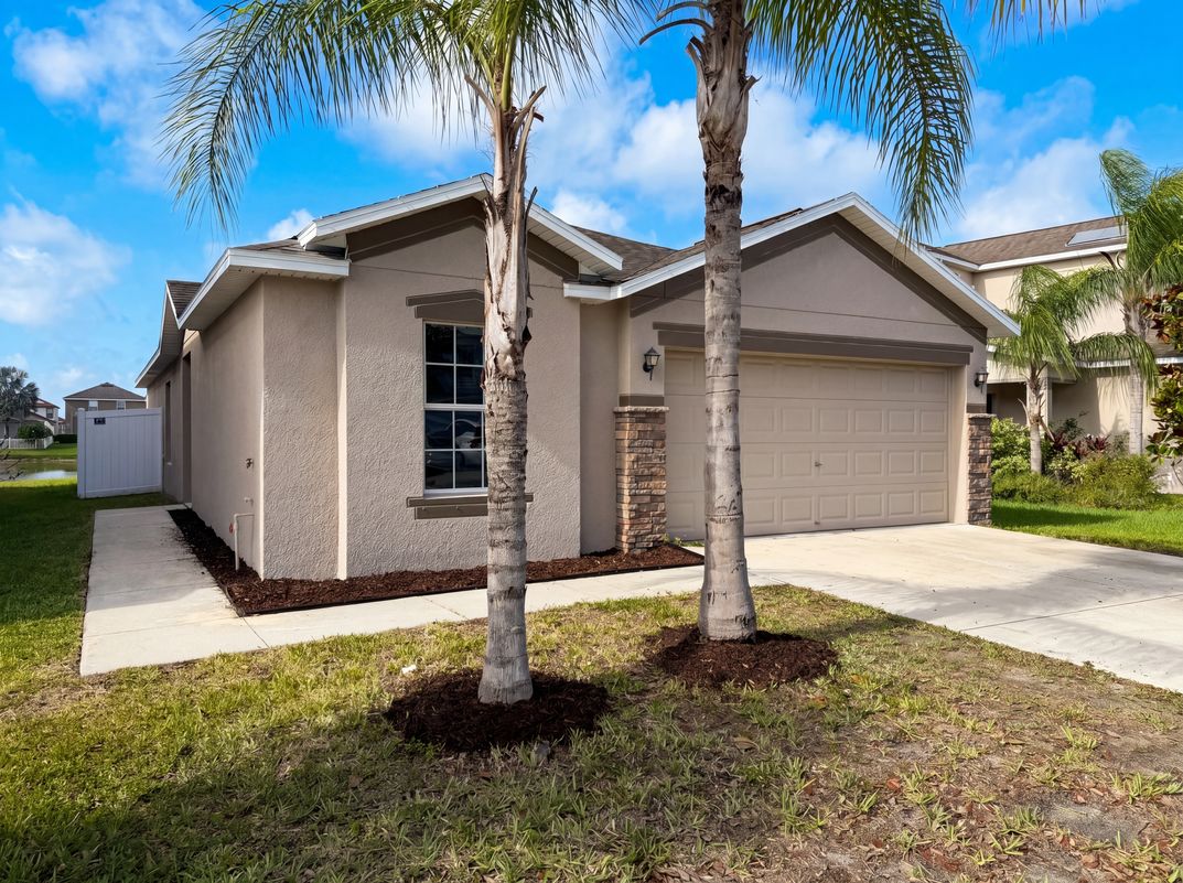 Photo 9 of 28 of 1969 Hawks View Dr, Ruskin, FL