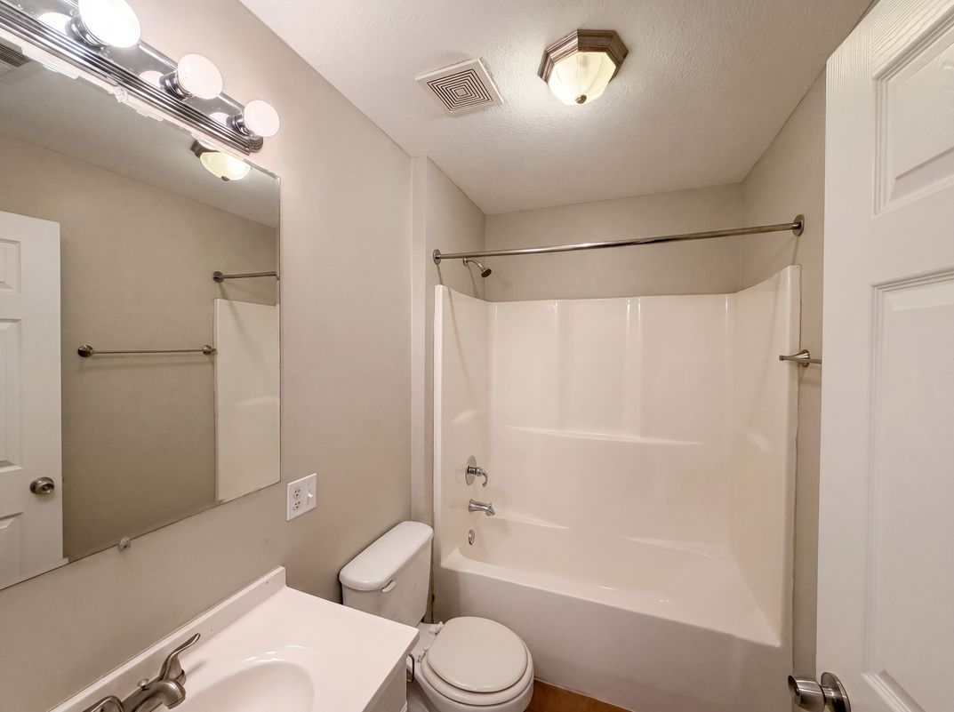 Photo 9 of 17 of 905 S Butler Ter, Harrisonville, MO