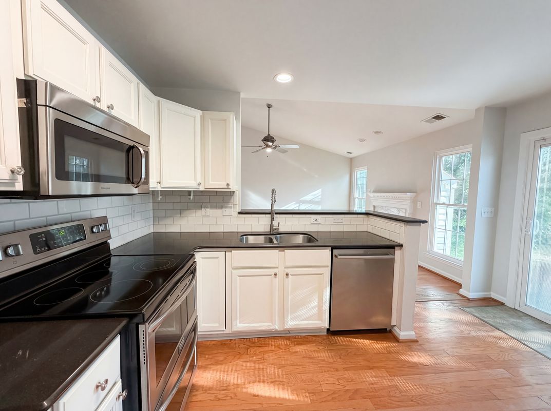 Photo 10 of 18 of 2416 Bayview Dr, Nashville, TN