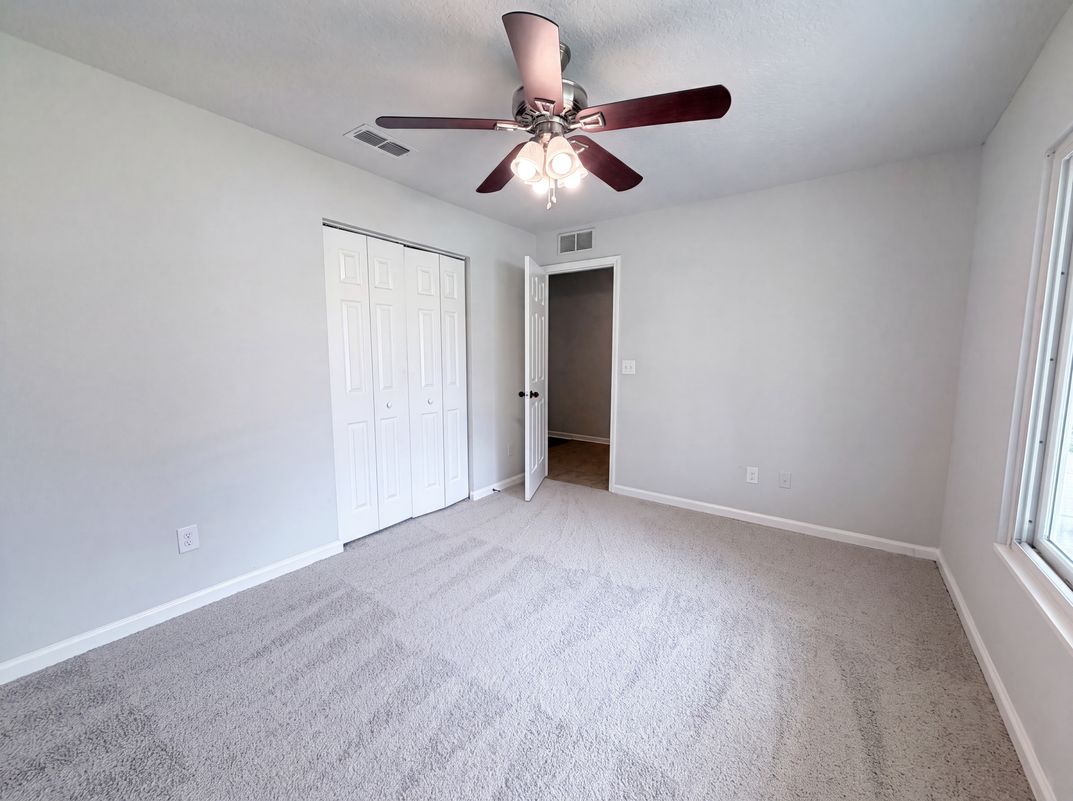 Photo 9 of 18 of 7428 Sweet Rose Ln, Jacksonville, FL