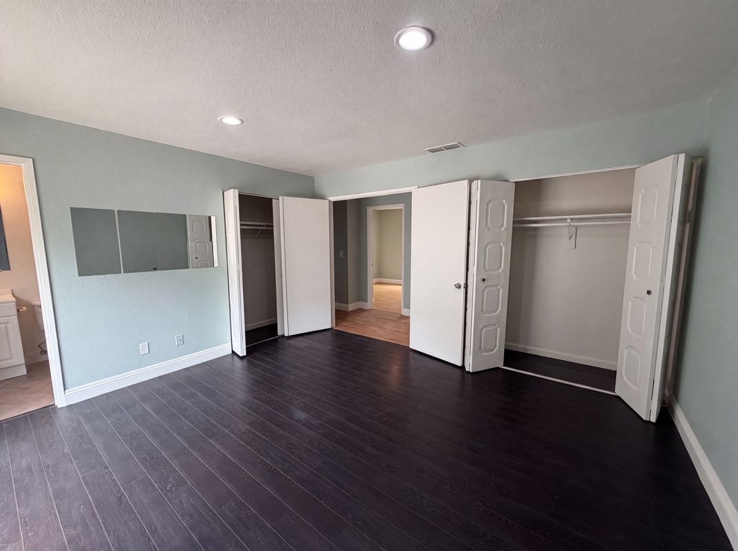 Photo 5 of 25 of 7804 McClintock Way, Sacramento, CA