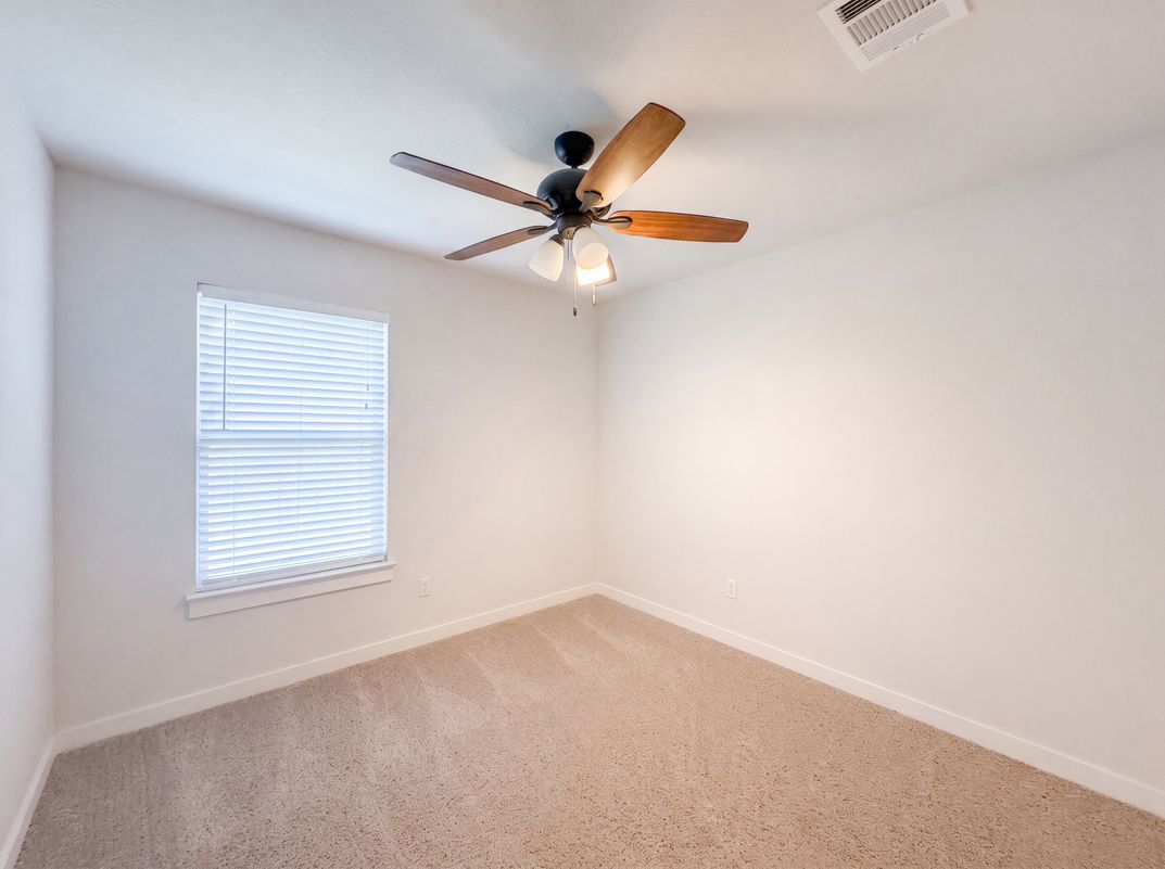Photo 13 of 21 of 5909 Urbano Bnd, Round Rock, TX