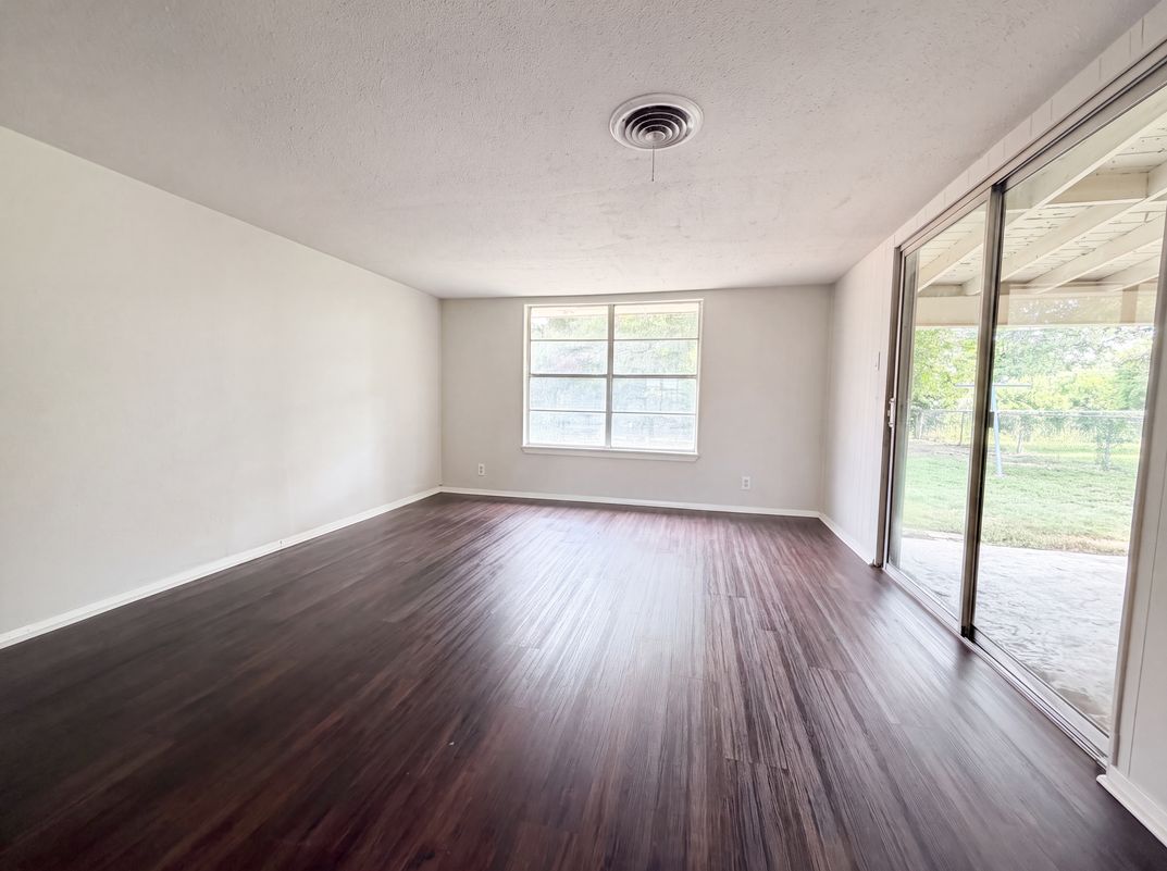 Photo 7 of 15 of 4922 Bernadine Dr, San Antonio, TX