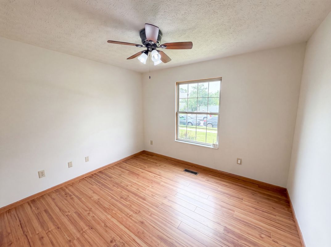 Photo 12 of 25 of 3600 Bluff Gap Dr, Grove City, OH