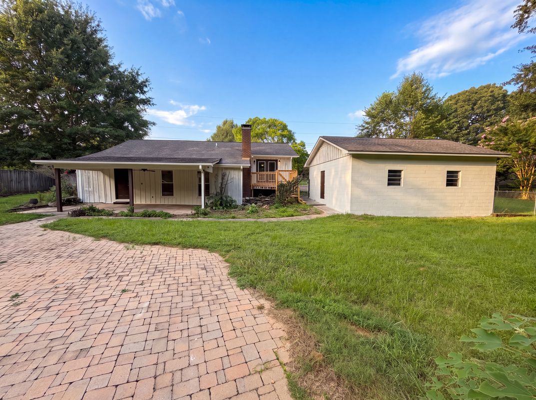 Photo 5 of 20 of 1007 Normandale Dr, Bessemer, AL