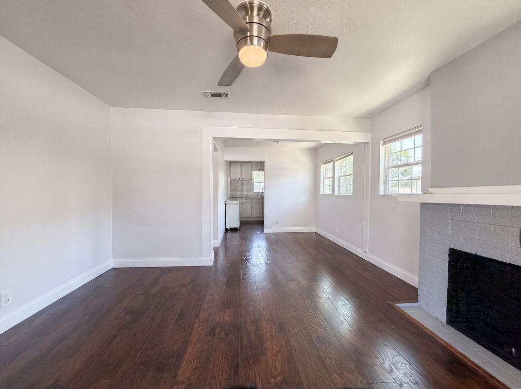 Photo 3 of 17 of 2832 Avenue I, Fort Worth, TX