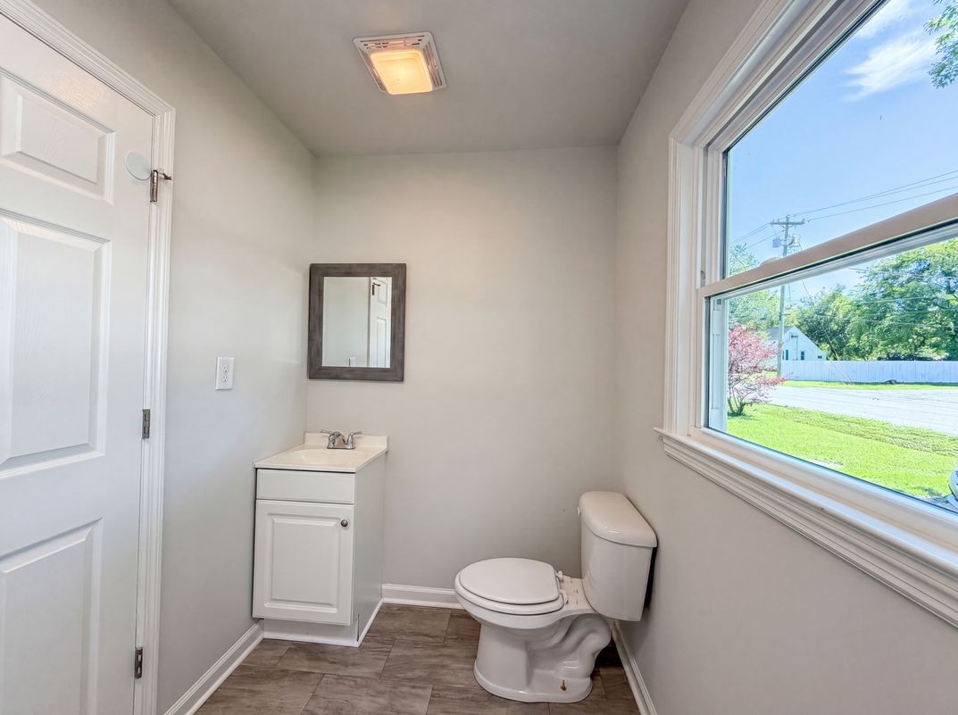Photo 13 of 19 of 1036 E Commerce St, Lewisburg, TN