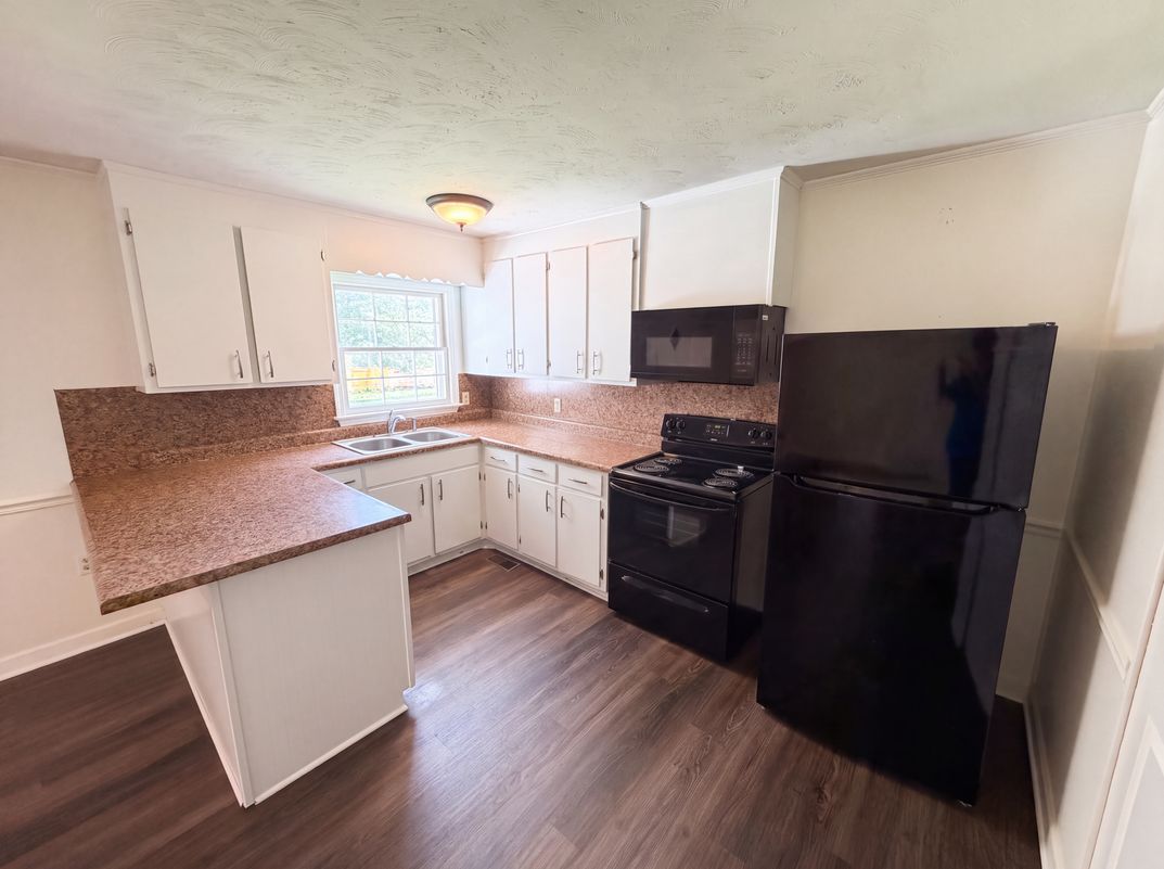 Photo 9 of 23 of 5100 Robinwood Dr, Charlotte, NC