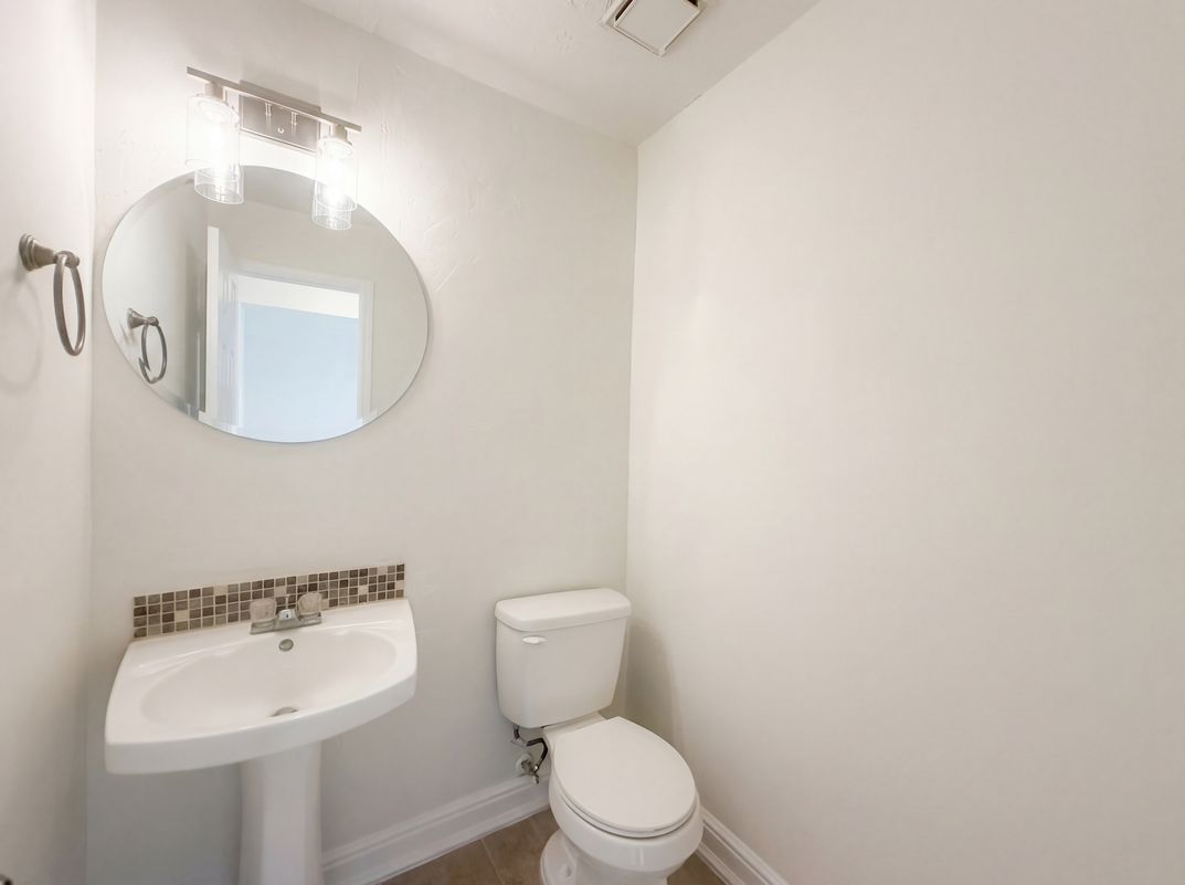 Photo 8 of 22 of 6831 Stratford Park Dr, Houston, TX
