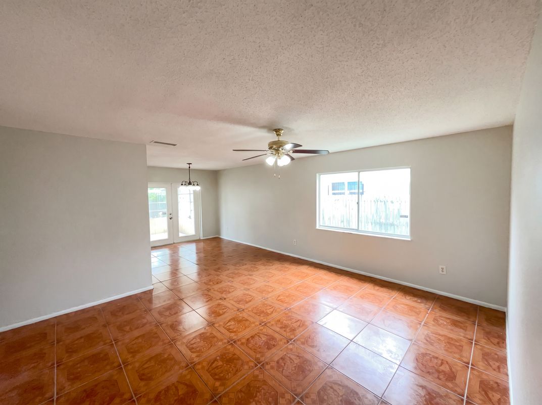 Photo 3 of 27 of 4805 Beacon St, Orlando, FL