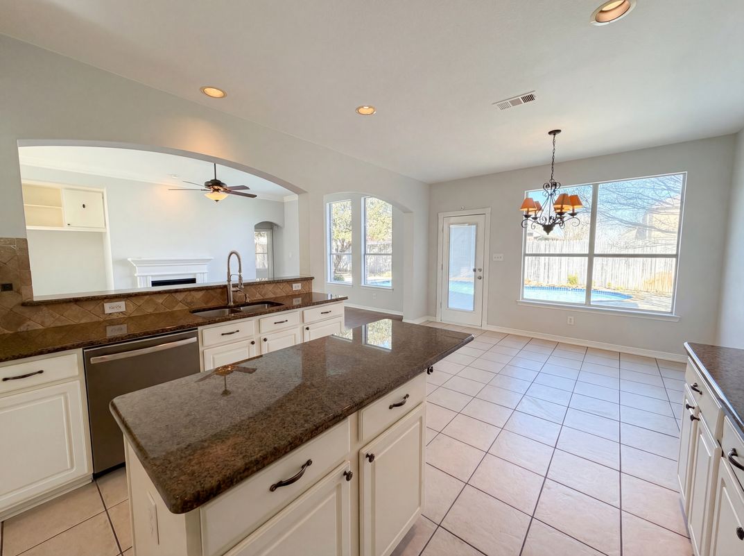 Photo 14 of 34 of 1412 Spring Ridge Ln, Flower Mound, TX