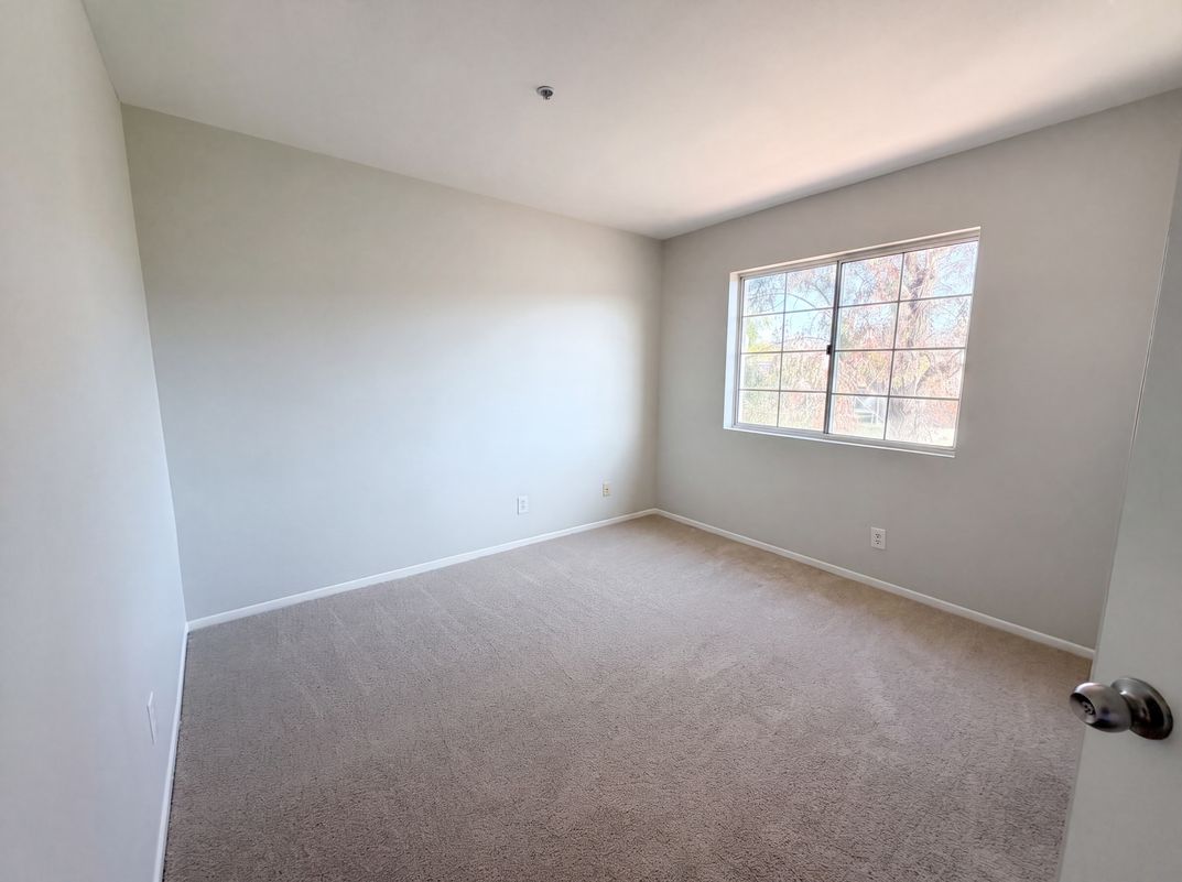 Photo 11 of 23 of 2565 W Fairview Dr, Rialto, CA