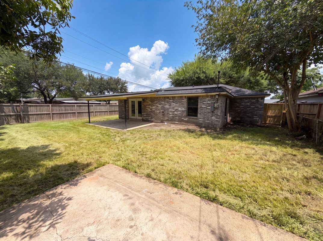 Photo 5 of 20 of 10502 Bessemer St, Houston, TX
