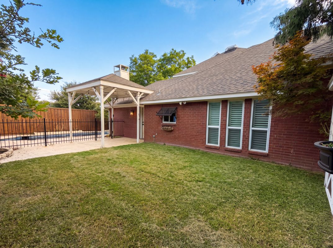Photo 16 of 18 of 1416 Willow Wood Dr, Carrollton, TX