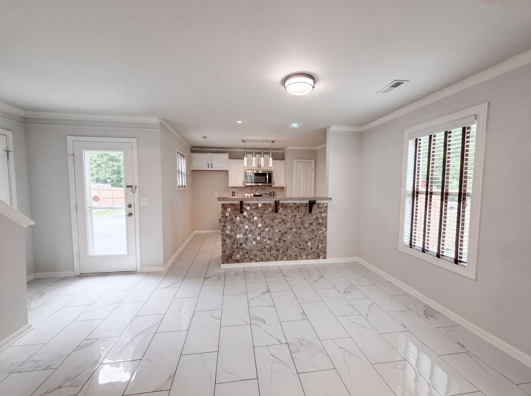 Photo 7 of 21 of 7329 Hidden Creek Dr, Charlotte, NC