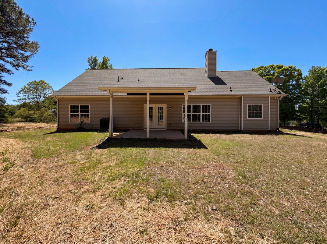 Photo 5 of 26 of 130 White Acres Dr, Stockbridge, GA