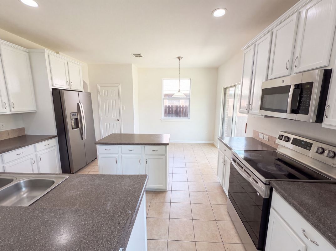 Photo 8 of 25 of 1421 Sparrow Dr, Little Elm, TX