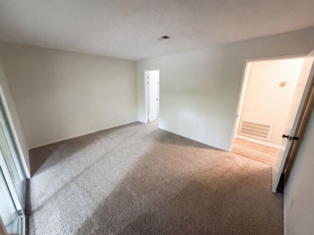 Photo 4 of 18 of 6818 Glenridge Dr, Atlanta, GA