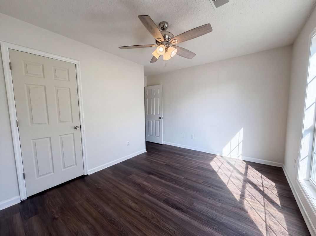 Photo 11 of 28 of 2028 Larson Ln, Goose Creek, SC