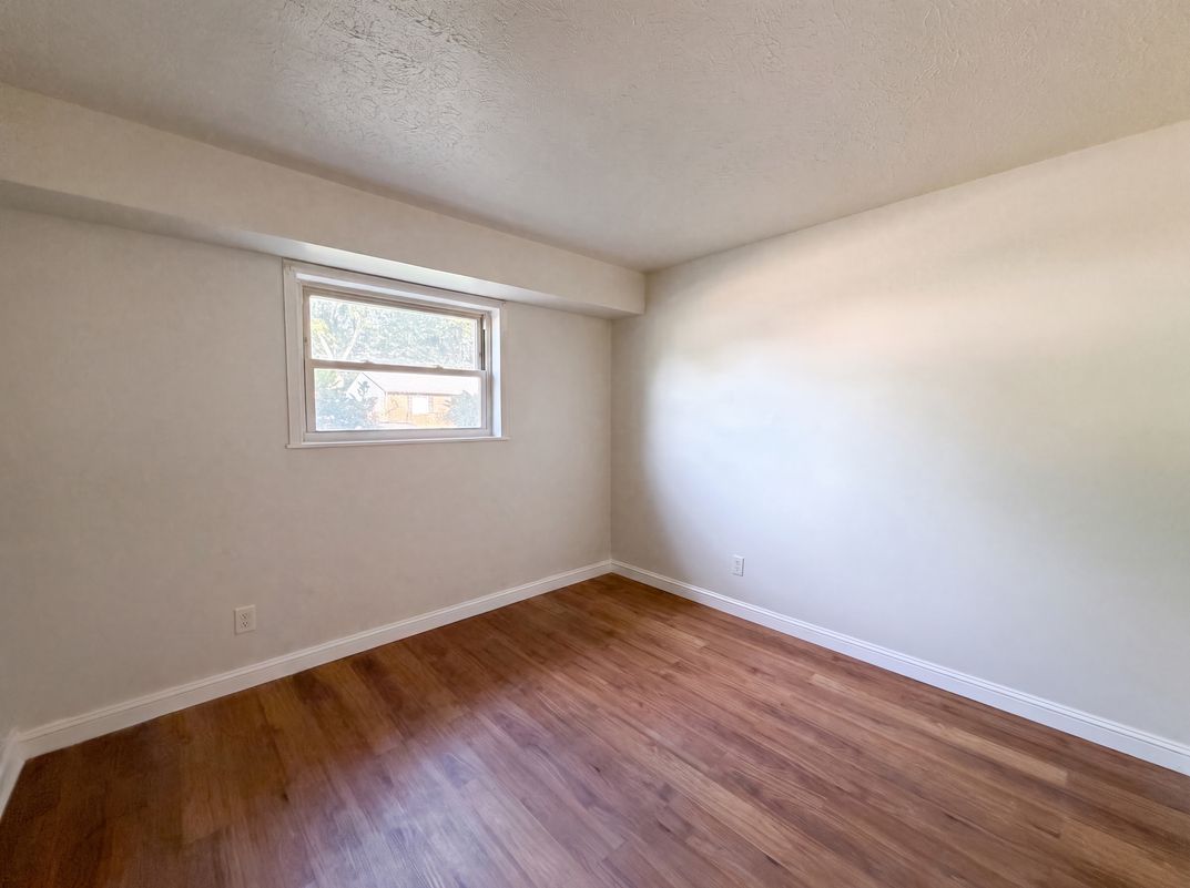 Photo 12 of 20 of 7533 Ardwell Dr, Indianapolis, IN