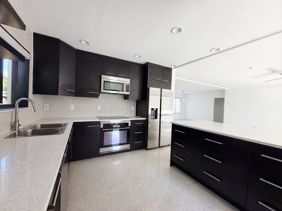 Photo 2 of 17 of 1717 NE 20th Ave, Fort Lauderdale, FL