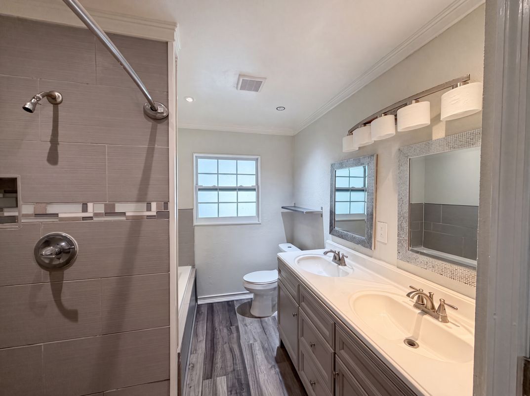 Photo 14 of 18 of 1823 Lori Ln W, Lakeland, FL