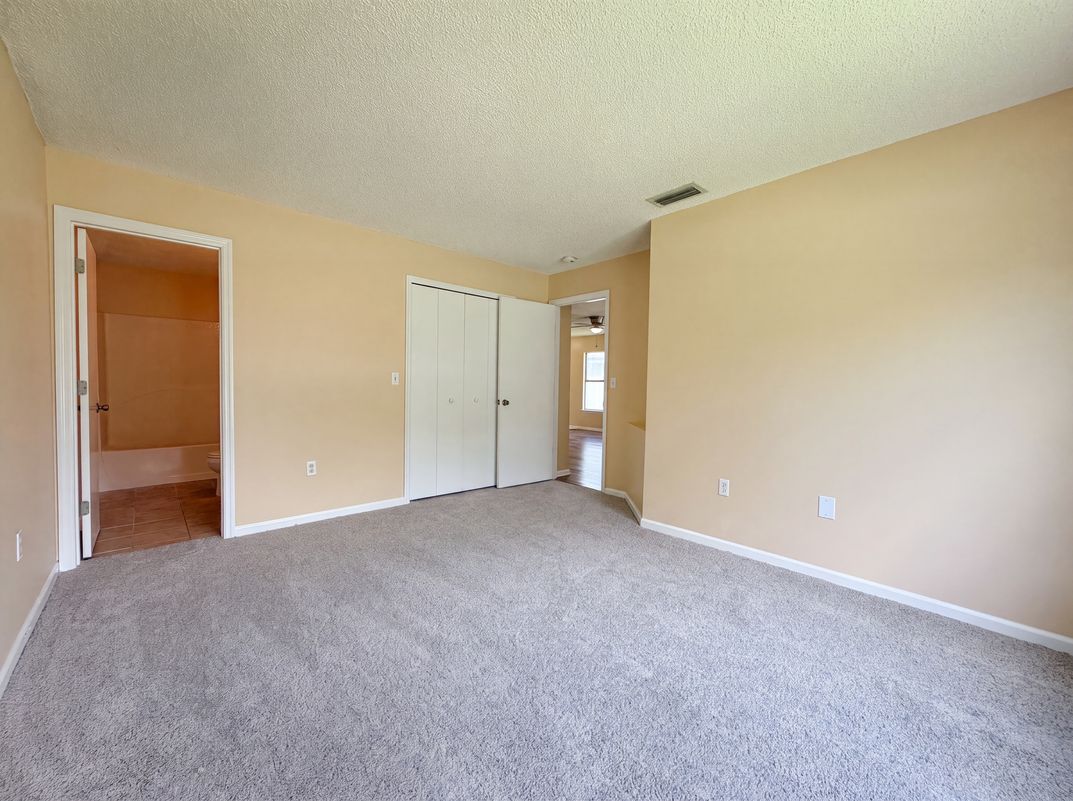 Photo 8 of 19 of 7923 Cherry Blossom Dr N, Jacksonville, FL