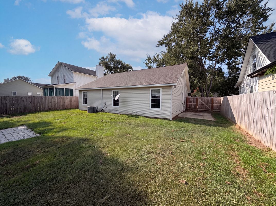 Photo 5 of 18 of 218 Persimmon Cir, Goose Creek, SC