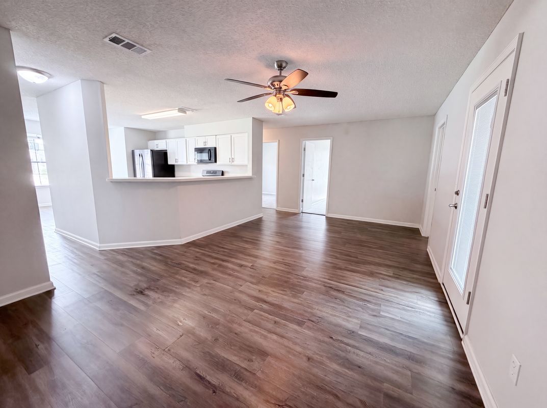 Photo 3 of 17 of 1708 Ashwood Cir, Middleburg, FL