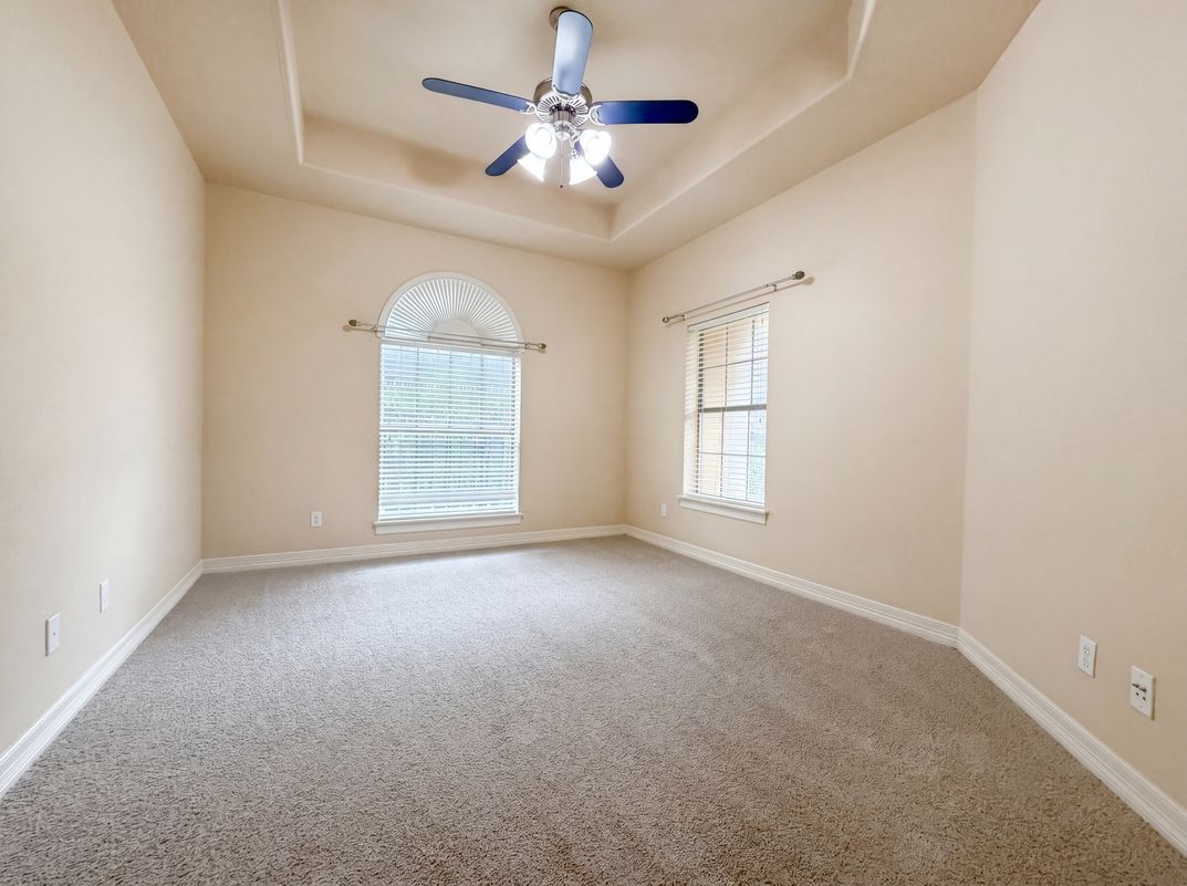 Photo 16 of 26 of 20646 Wahl Ln, San Antonio, TX