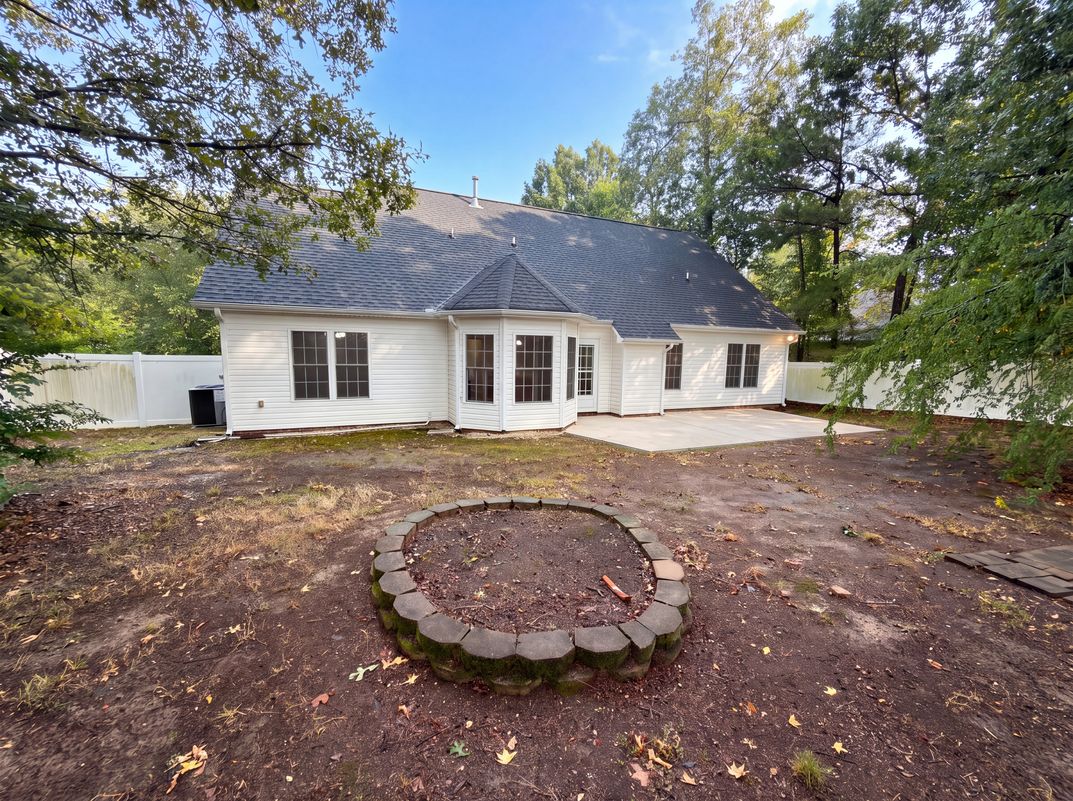 Photo 17 of 19 of 2037 Olde Towne Dr, Monroe, NC