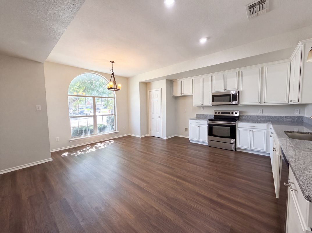 Photo 3 of 18 of 825 Adams Dr, Burleson, TX