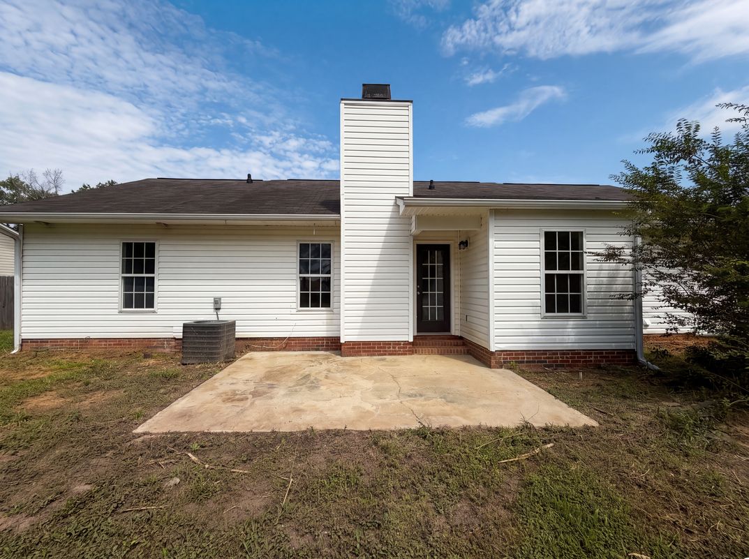Photo 5 of 15 of 444 Northwoods Dr, Raeford, NC