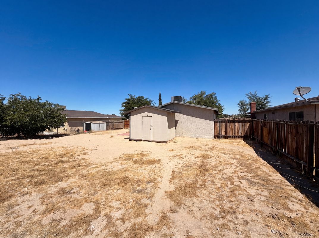 Photo 22 of 24 of 15929 La Verida Dr, Victorville, CA