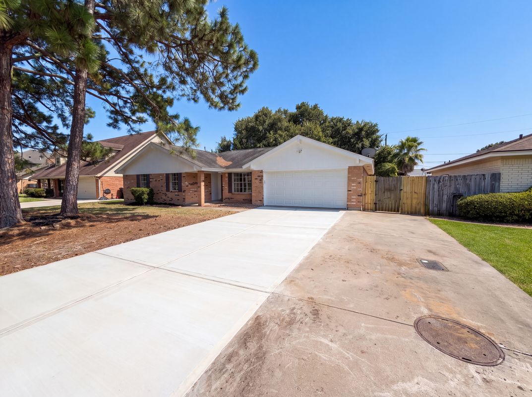 Photo 19 of 21 of 912 S 23rd St, Nederland, TX