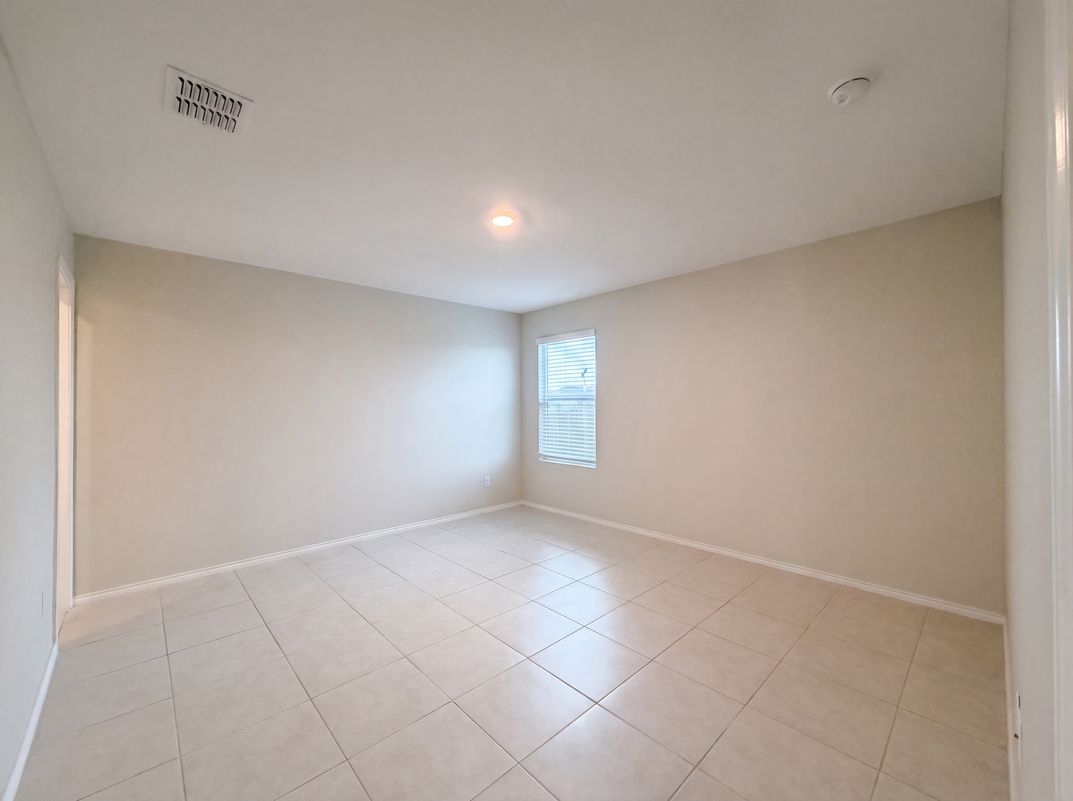 Photo 4 of 20 of 5832 Timber Point Dr, Princeton, TX