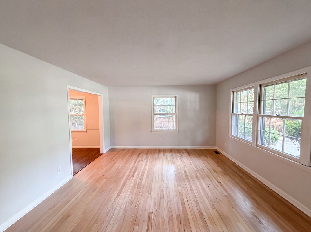 Photo 4 of 19 of 917 Hillview Dr, Cary, NC